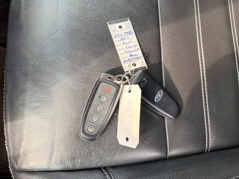 Used 2017 Ford Escape Titanium image 28