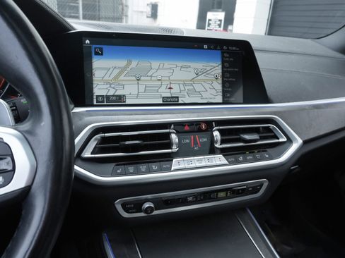 Used 2022 BMW X5 xDrive40i w/ M Sport Package AWD/4WD image 22