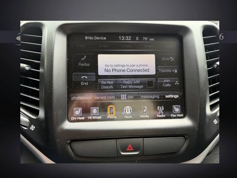Used 2018 Jeep Cherokee Latitude Plus w/ Cold Weather Group AWD/4WD image 12
