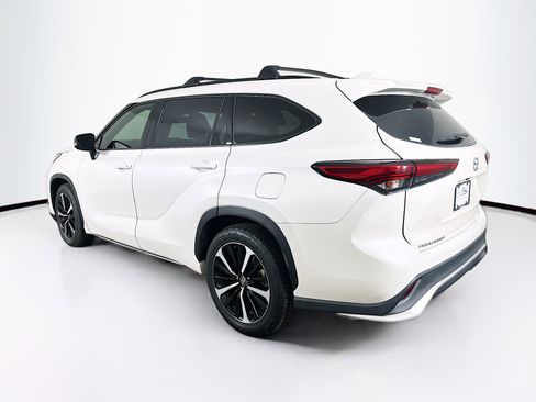 Used 2021 Toyota Highlander XSE FWD image 5