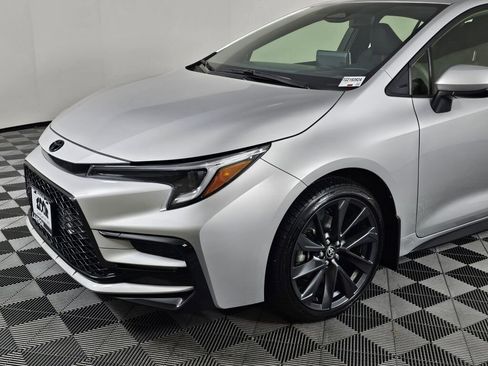 Used 2025 Toyota Corolla SE w/ SE Premium Package image 10
