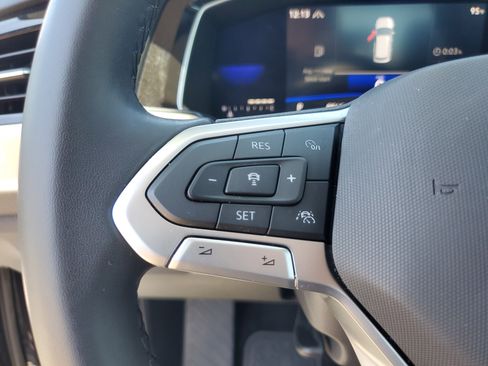 Certified 2022 Volkswagen Jetta SE FWD image 29