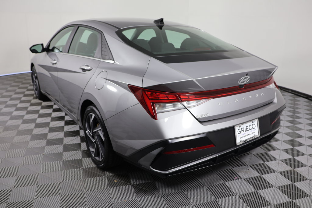 Used 2025 Hyundai Elantra SEL FWD image 6