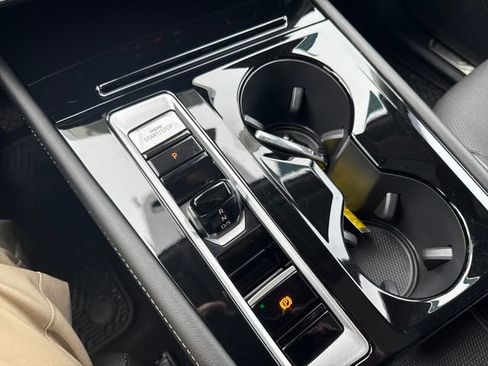 Used 2024 Volkswagen Atlas SE w/ Panoramic Sunroof Package image 29