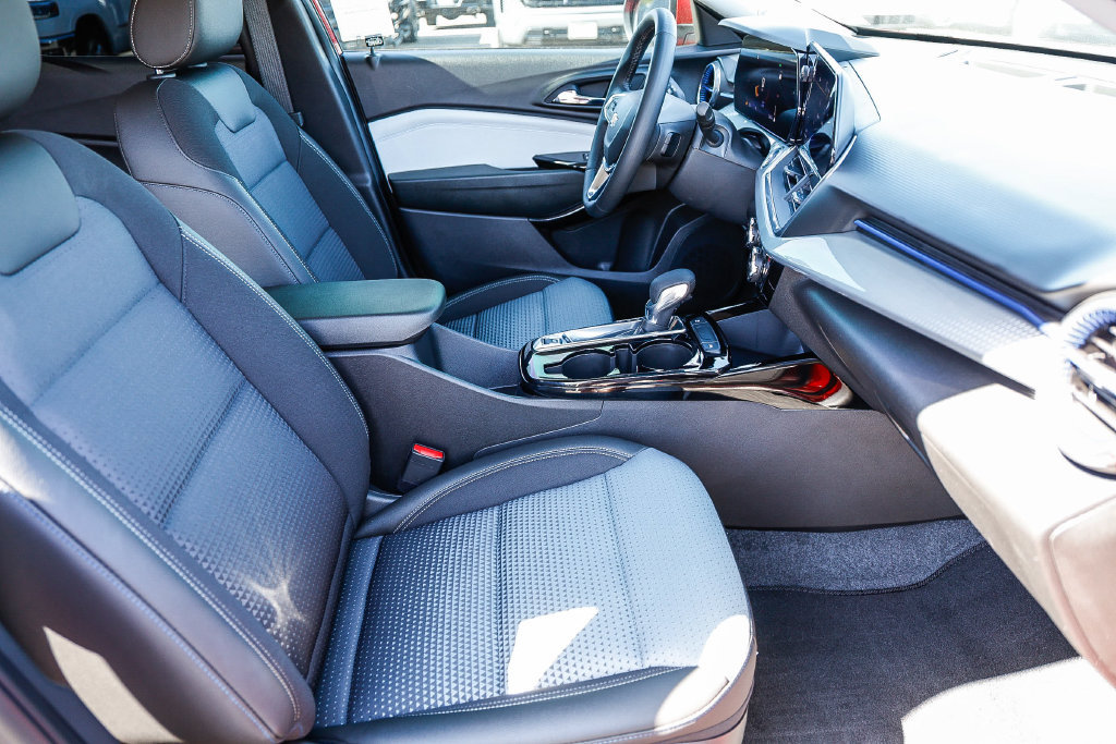 Used 2026 Chevrolet Trax LT w/ LT Convenience Package FWD image 30