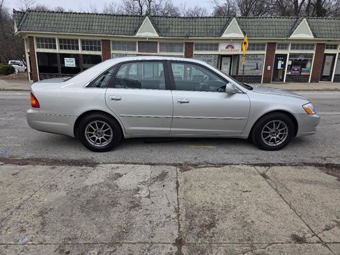 Used 2000 Toyota Avalon XLS image 5