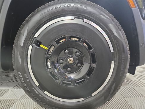 Used 2025 Rivian R1S Adventure AWD/4WD image 11