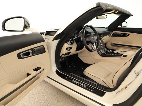 Used 2012 Mercedes-Benz SLS AMG Roadster image 14