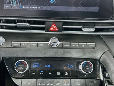 Used 2025 Hyundai Elantra SEL FWD image 24