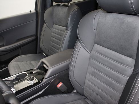 New 2025 Mitsubishi Outlander SE image 19