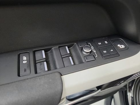 Used 2022 Land Rover Defender 110 SE AWD/4WD image 39