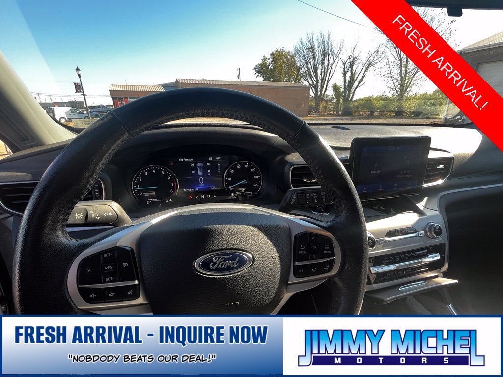Used 2021 Ford Explorer XLT AWD/4WD image 3
