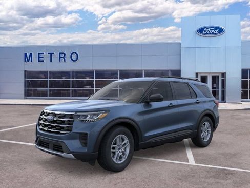 Used 2026 Ford Explorer Active AWD/4WD image 2