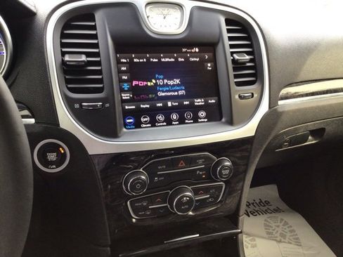 Used 2023 Chrysler 300 Touring L w/ Comfort Group image 9