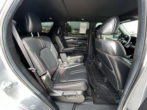 Used 2025 Honda Pilot TrailSport image 29