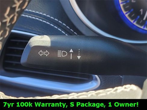 Used 2024 Chrysler Pacifica Limited w/ S Appearance Package image 30