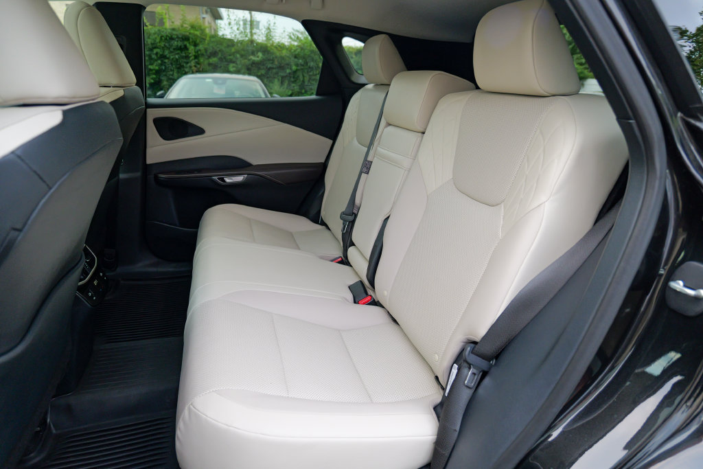 Used 2023 Lexus RX 350 Premium w/ Accessory Package AWD/4WD image 27