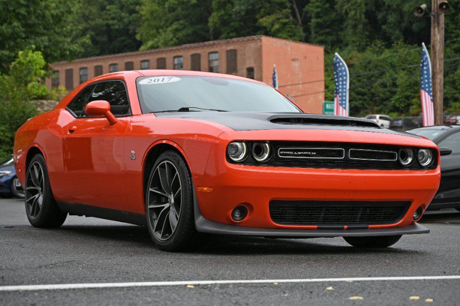 Used 2017 Dodge Challenger R/T Scat Pack RWD image 11