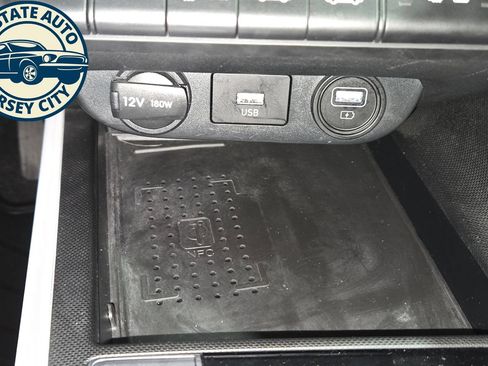 Used 2023 Hyundai Elantra Limited FWD image 18