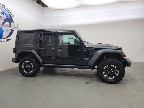 New 2025 Jeep Wrangler Unlimited Rubicon 4xe w/ Convenience Group AWD/4WD image 8