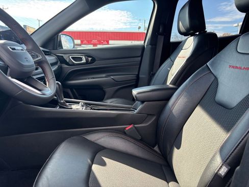 Used 2025 Jeep Compass Trailhawk image 25