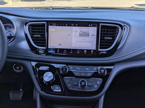 New 2026 Chrysler Pacifica Limited w/ S Appearance Package FWD image 18