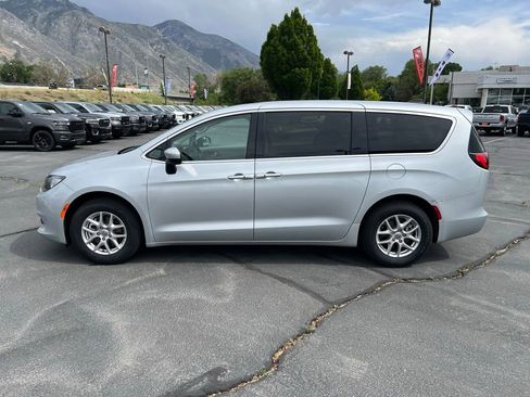 Used 2023 Chrysler Voyager LX FWD image 12