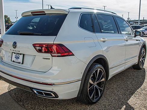 Used 2024 Volkswagen Tiguan SEL R-Line image 4