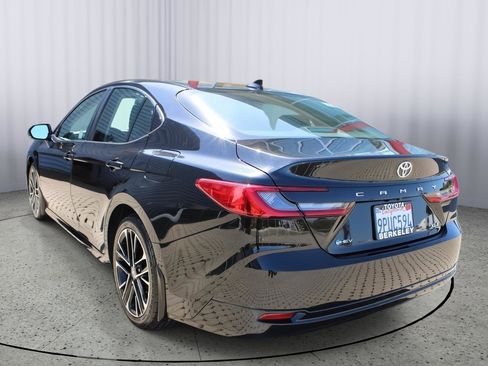 Used 2025 Toyota Camry XLE FWD image 6