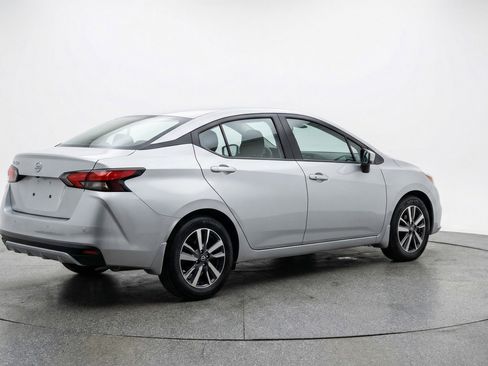 Used 2025 Nissan Versa SV image 9