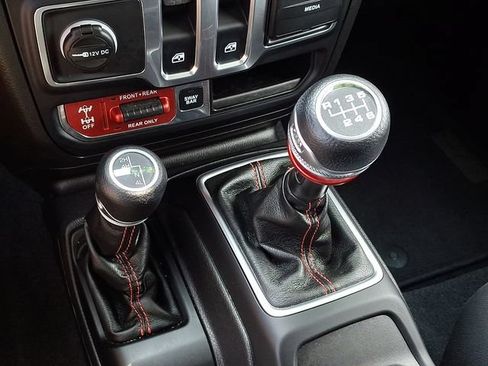 Used 2019 Jeep Wrangler Rubicon AWD/4WD image 14
