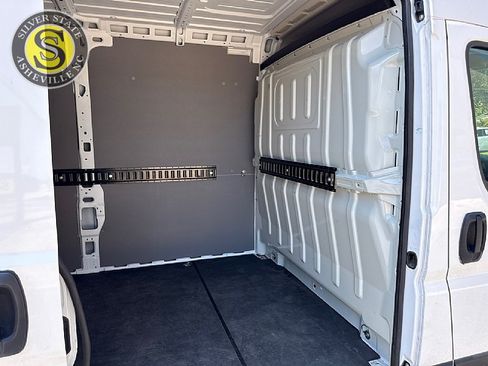 Used 2023 RAM ProMaster 2500 FWD image 13