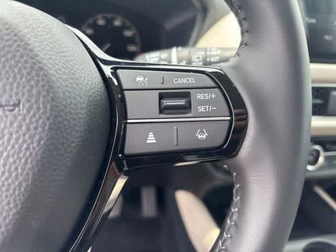 Used 2026 Honda HR-V EX-L image 12