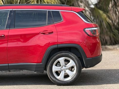 Used 2018 Jeep Compass Latitude FWD image 11