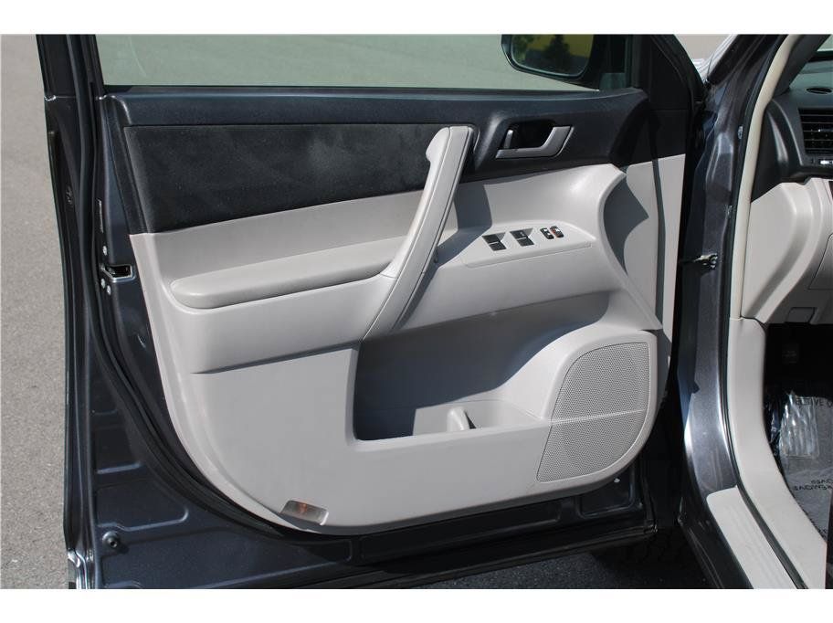 Used 2012 Toyota Highlander 4WD w/ Tech Pkg image 7