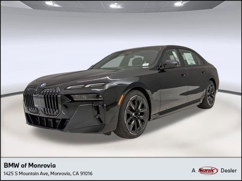 New 2026 BMW 750e xDrive w/ Premium Package image 1