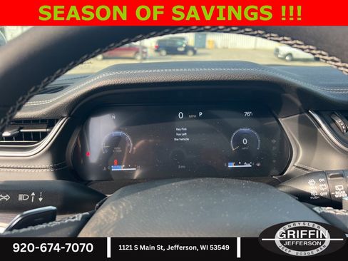 New 2025 Jeep Grand Cherokee Limited w/ Black Appearance Package image 22