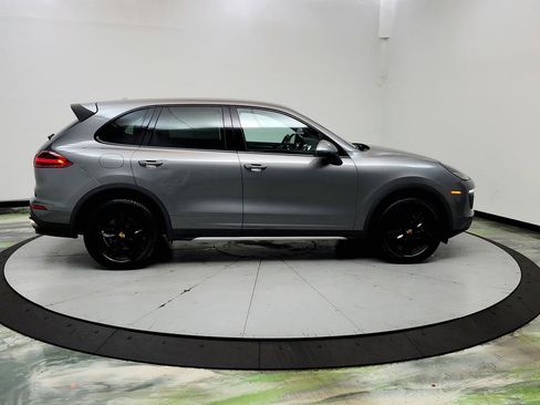 Used 2016 Porsche Cayenne AWD/4WD image 4