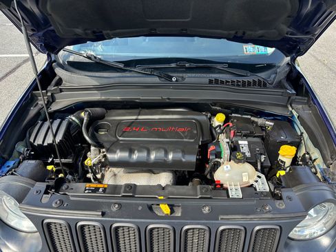 Used 2017 Jeep Renegade Trailhawk w/ Popular Equipment Group AWD/4WD image 22