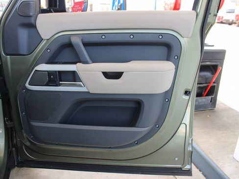 Used 2021 Land Rover Defender 110 SE image 46