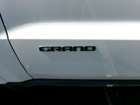 Used 2018 Jeep Grand Cherokee Limited AWD/4WD image 26