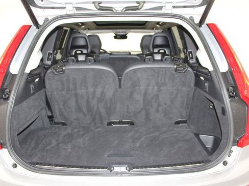 Used 2023 Volvo XC90 B5 Plus image 14