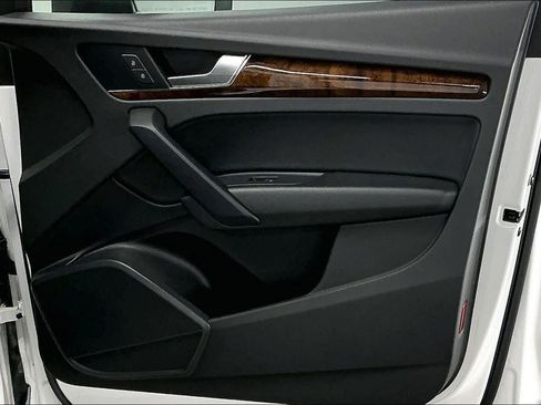 Used 2018 Audi Q5 2.0T Premium Plus w/ Premium Plus Package image 26