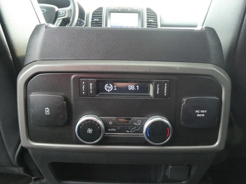 Used 2020 Ford Expedition XLT w/ Equipment Group 202A AWD/4WD image 21