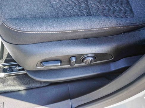 Used 2024 Chevrolet Equinox LT FWD image 19