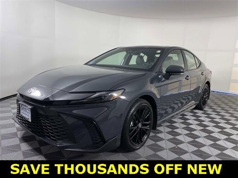 Used 2026 Toyota Camry SE image 4