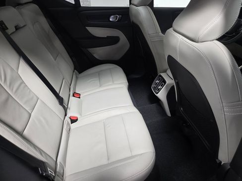 Used 2024 Volvo XC40 B5 Plus image 49