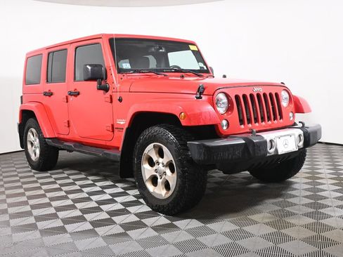 Used 2015 Jeep Wrangler Unlimited Sahara w/ Dual Top Group AWD/4WD image 9