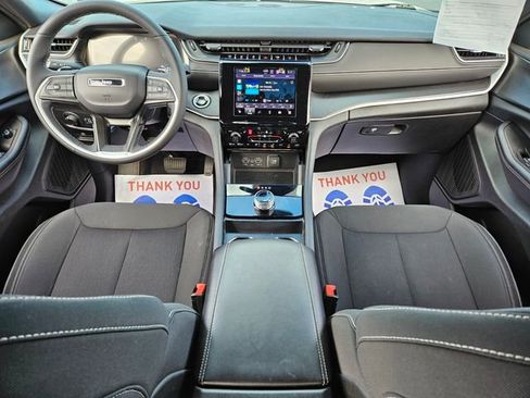 Used 2025 Jeep Grand Cherokee Laredo w/ Luxury Tech Group I image 11