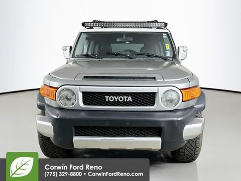Used 2010 Toyota FJ Cruiser 4WD image 2